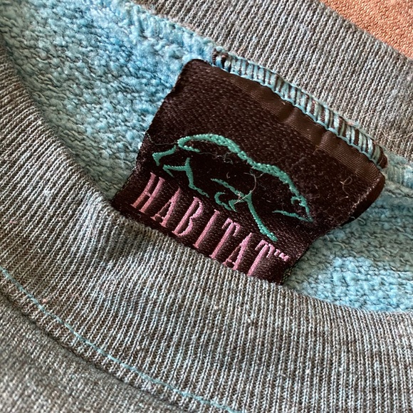 Dolphin Mirage Las Vegas Habitat sweatshirt - Picture 4 of 7